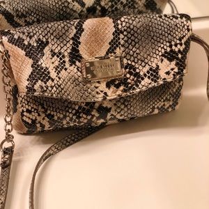 ✨Nine West cross body purse✨